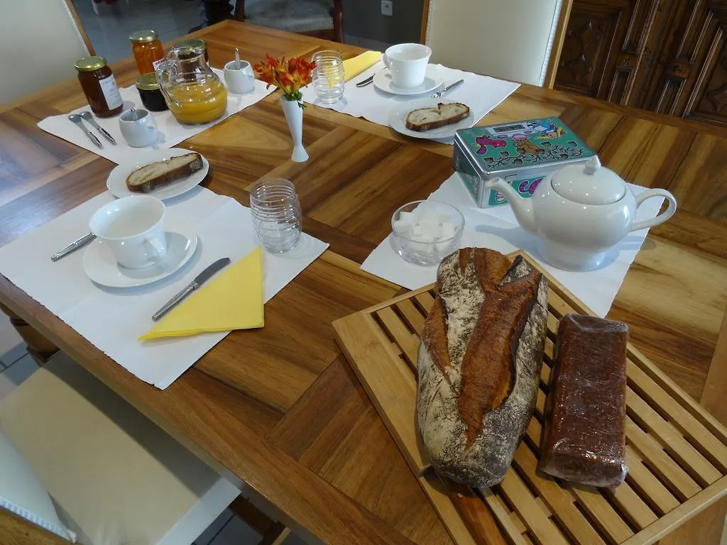 Une Chambre En Ville Savigneux  Bed & Breakfast Savigneux (Loire)