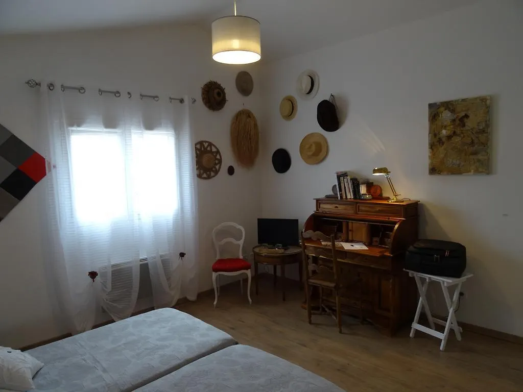 Une Chambre En Ville Savigneux  Savigneux (Loire)