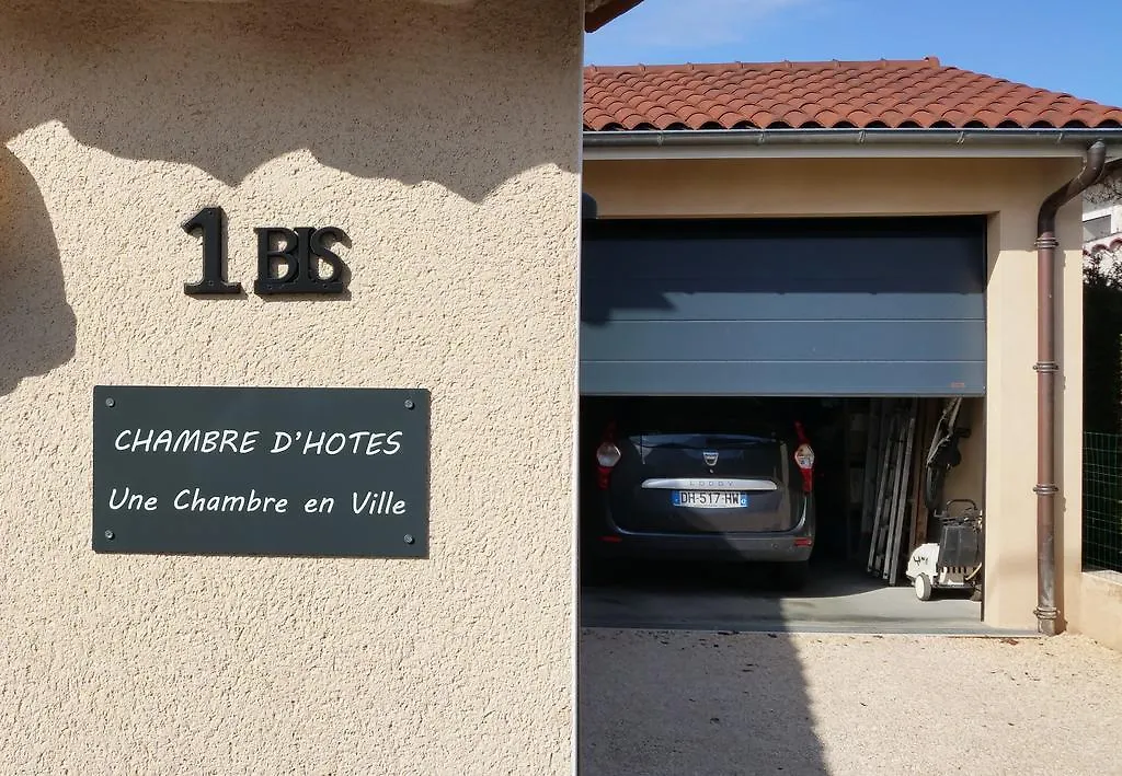 Bed & Breakfast Une Chambre En Ville Savigneux